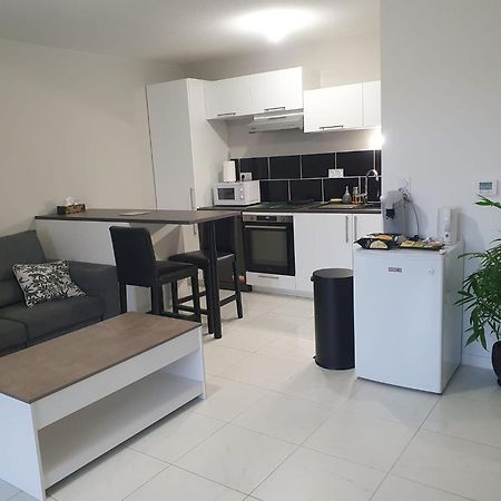 Appartement A Floirac Avec 2 Chambres, Un Parking Prive, Une Terrasse, A 5 Minutes En Voiture De L'Arkea Arena De Bordeaux Exteriör bild