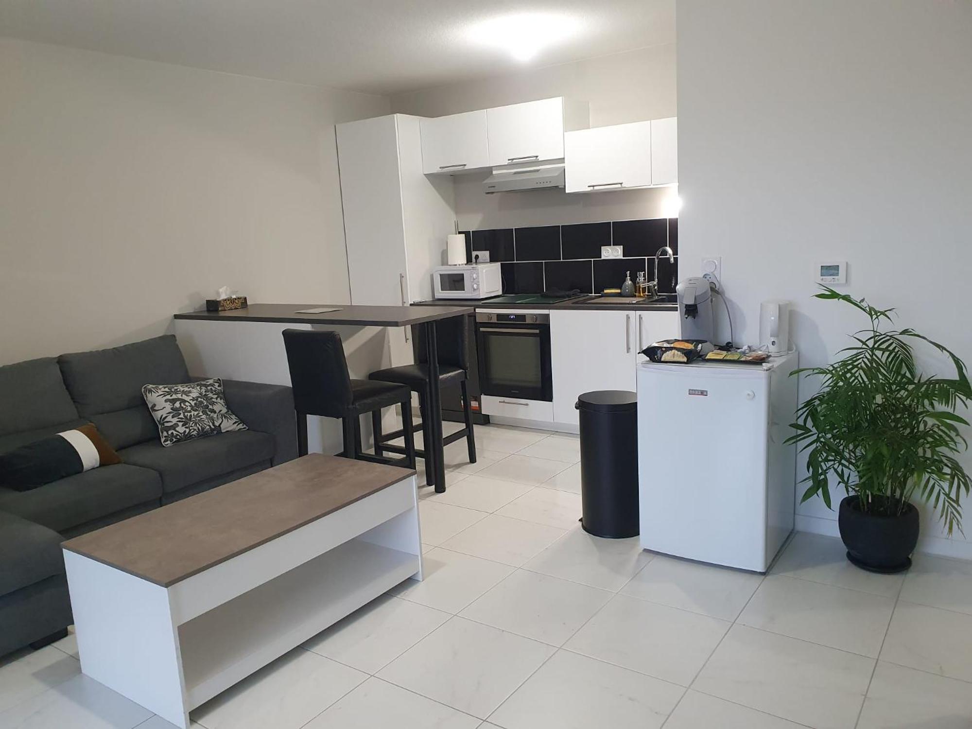 Appartement A Floirac Avec 2 Chambres, Un Parking Prive, Une Terrasse, A 5 Minutes En Voiture De L'Arkea Arena De Bordeaux Exteriör bild