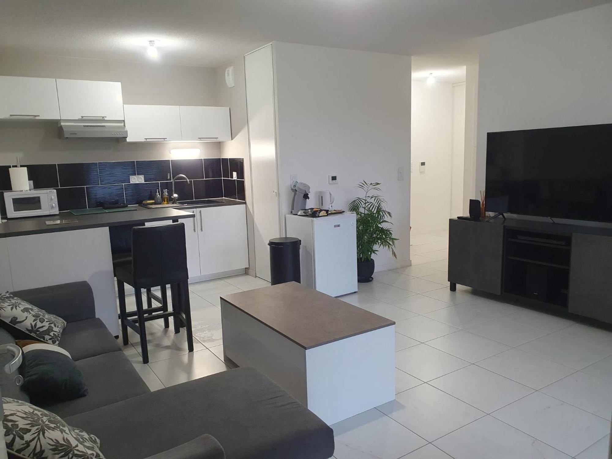 Appartement A Floirac Avec 2 Chambres, Un Parking Prive, Une Terrasse, A 5 Minutes En Voiture De L'Arkea Arena De Bordeaux Exteriör bild