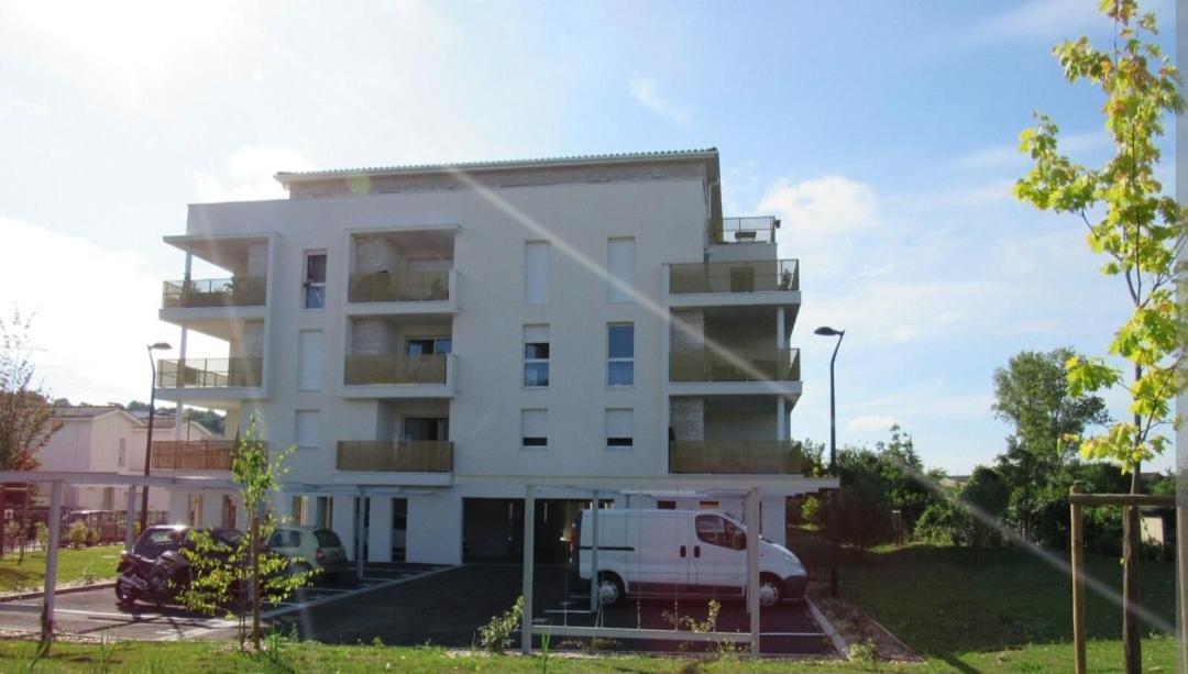 Appartement A Floirac Avec 2 Chambres, Un Parking Prive, Une Terrasse, A 5 Minutes En Voiture De L'Arkea Arena De Bordeaux Exteriör bild