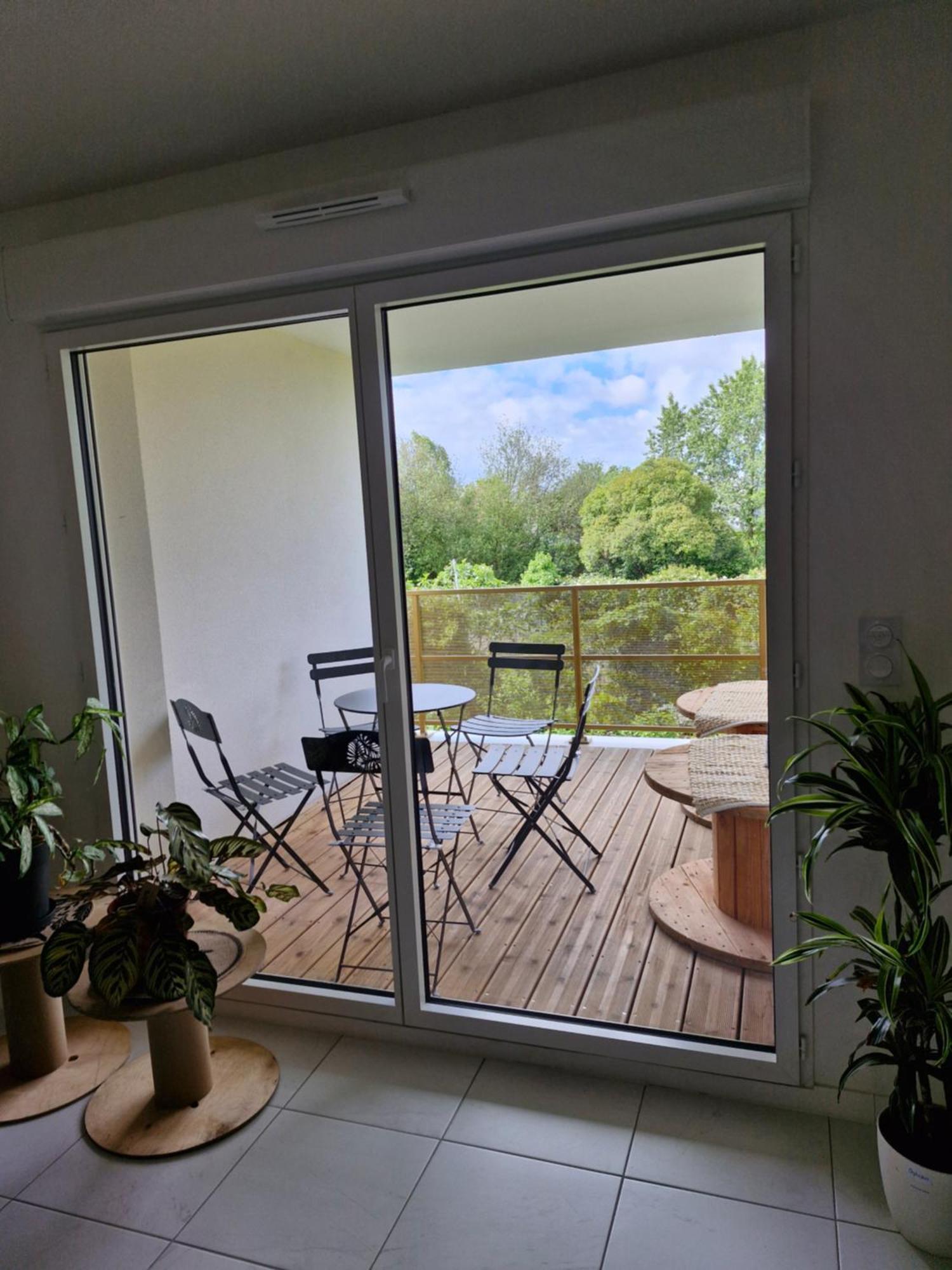 Appartement A Floirac Avec 2 Chambres, Un Parking Prive, Une Terrasse, A 5 Minutes En Voiture De L'Arkea Arena De Bordeaux Exteriör bild